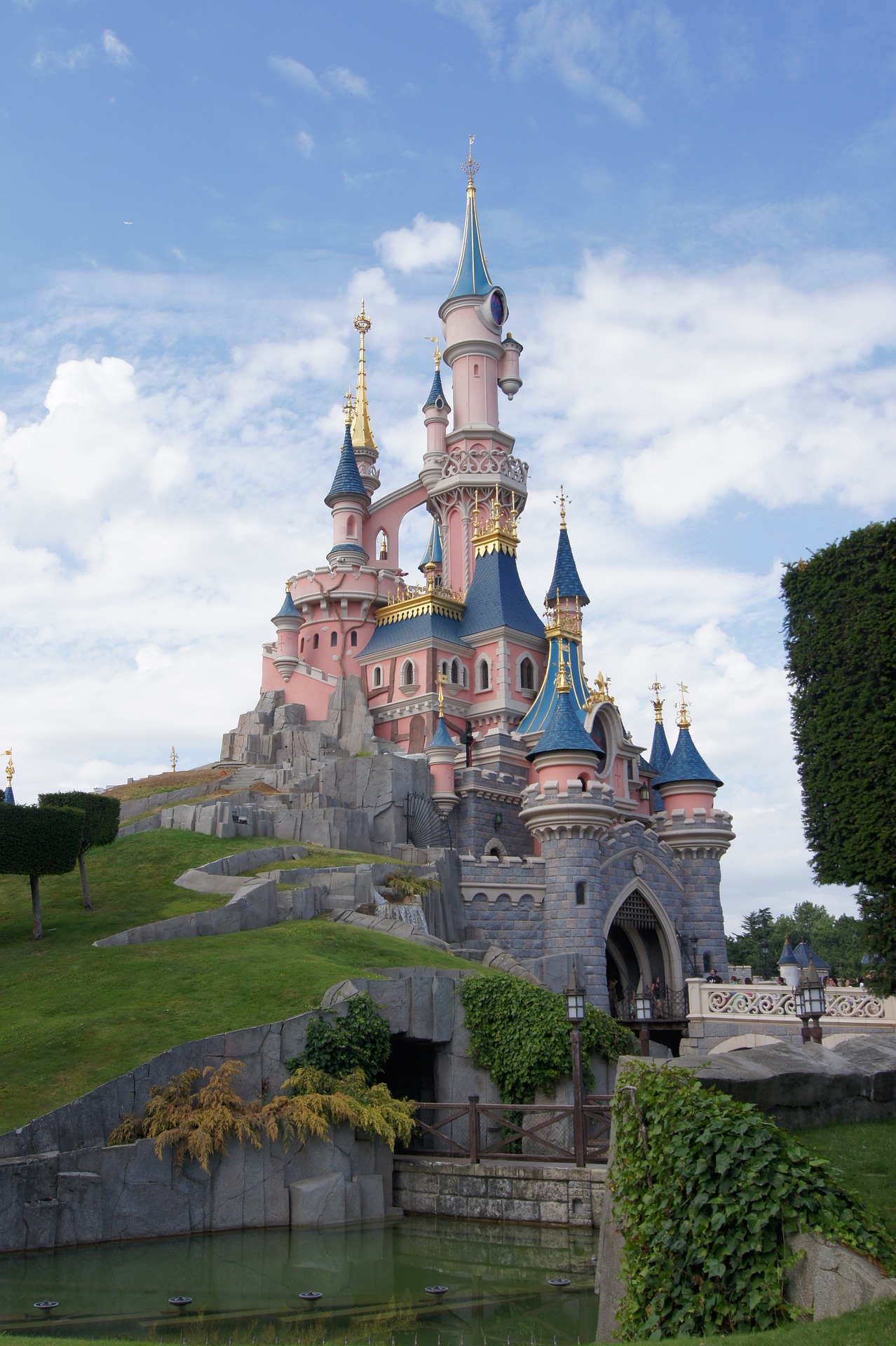 VIP tour guide and luxury park accommodations at Disneyland Paris, offering ultra-exclusive access for high-profile families and corporate guests